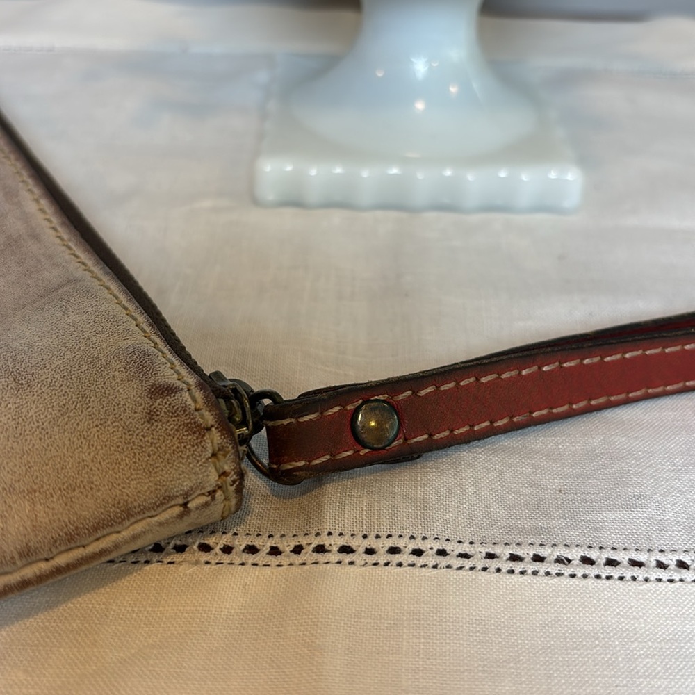 Patricia Nash Embossed Floral
Leather Clutch Wristlet Bag
Purse Zipper top - Picture 5 of 14